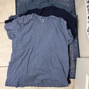3 Banana Republic tech cotton t shirts men's size XL. No holes or rips.